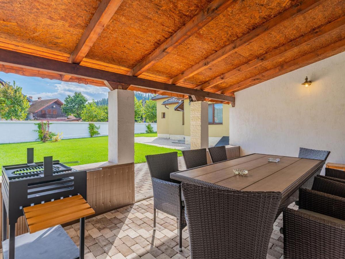 Отель Casa Saraste Рышнов Экстерьер фото