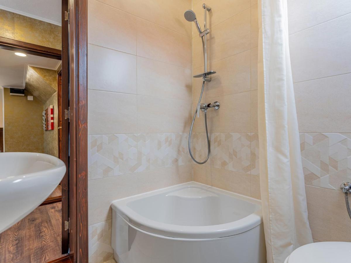 Отель Casa Saraste Рышнов Экстерьер фото